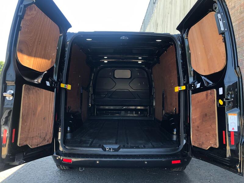 FORD TRANSIT CUSTOM 300 Limited 2.0 130 AUTO 2019