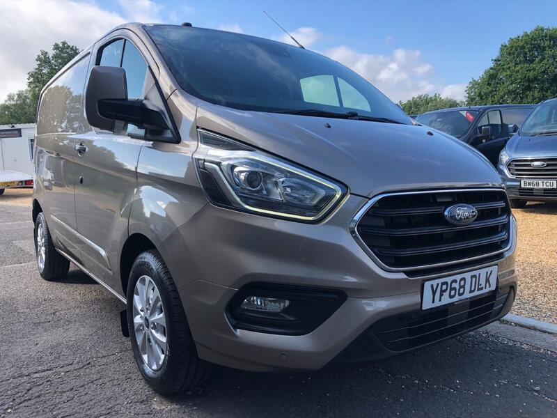 FORD TRANSIT CUSTOM 300 LIMITED 2.0 170 SWB 2018