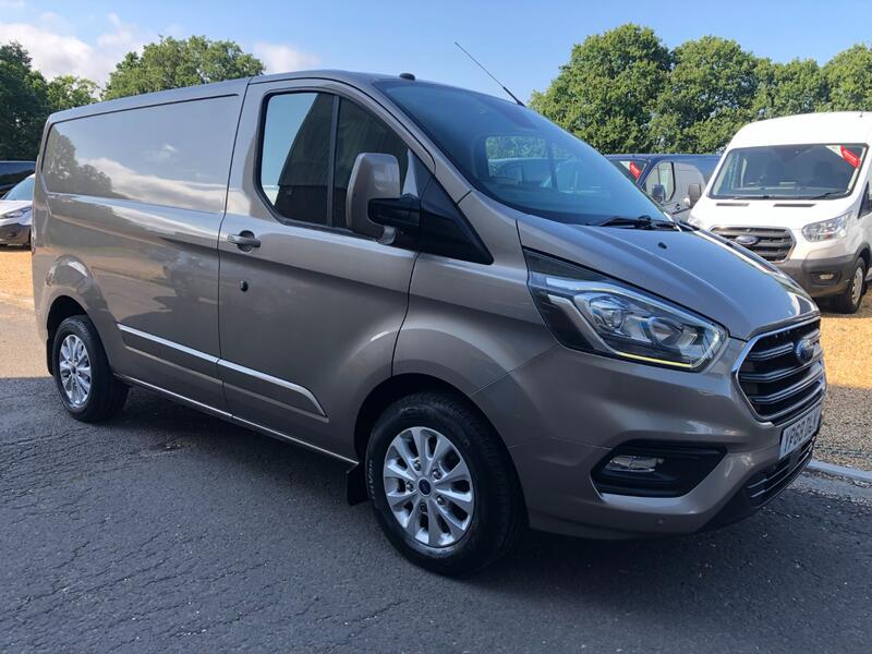 FORD TRANSIT CUSTOM 300 LIMITED 2.0 170 SWB 2018