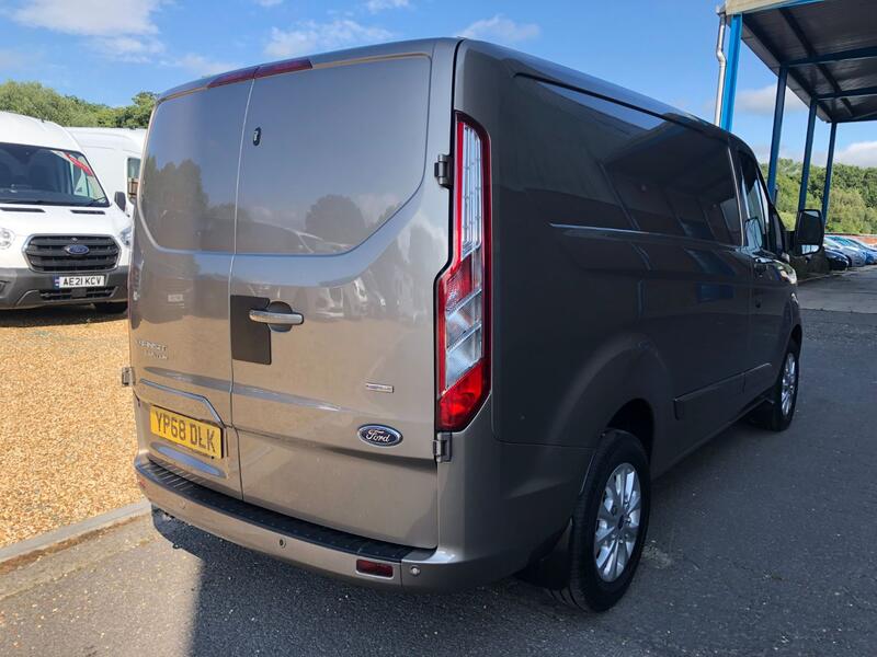 FORD TRANSIT CUSTOM 300 LIMITED 2.0 170 SWB 2018