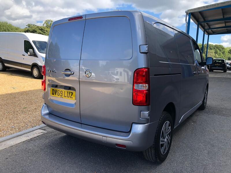 VAUXHALL VIVARO 2.0 Turbo D 3100 Sportive 2019