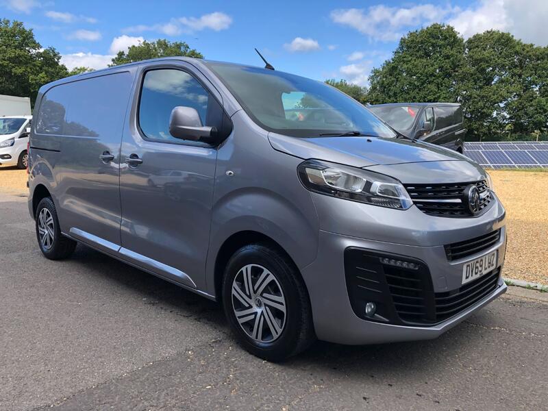 VAUXHALL VIVARO 2.0 Turbo D 3100 Sportive 2019