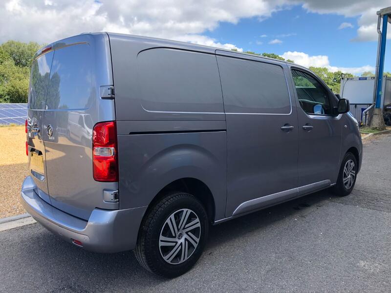 VAUXHALL VIVARO 2.0 Turbo D 3100 Sportive 2019