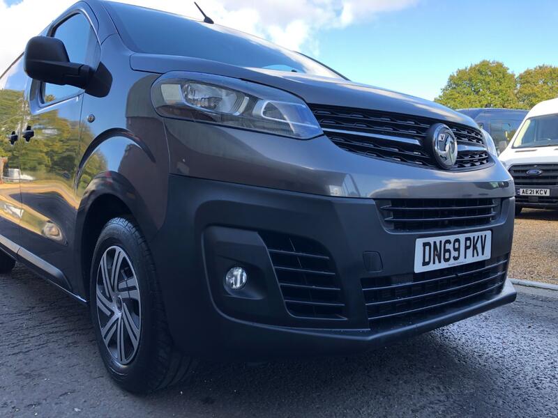 VAUXHALL VIVARO 1.5 Turbo D 2900 Dynamic L2H1 2019